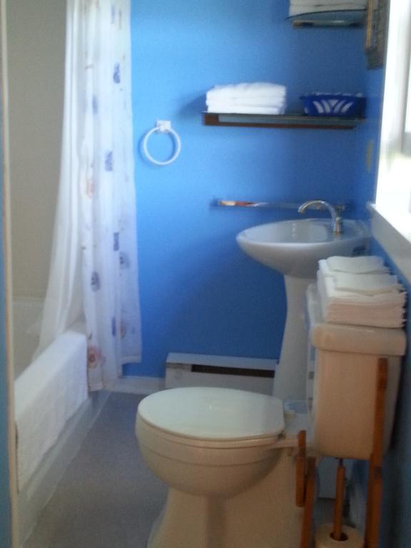 Lily Front Motel & Cottages Lunenburg Extérieur photo
